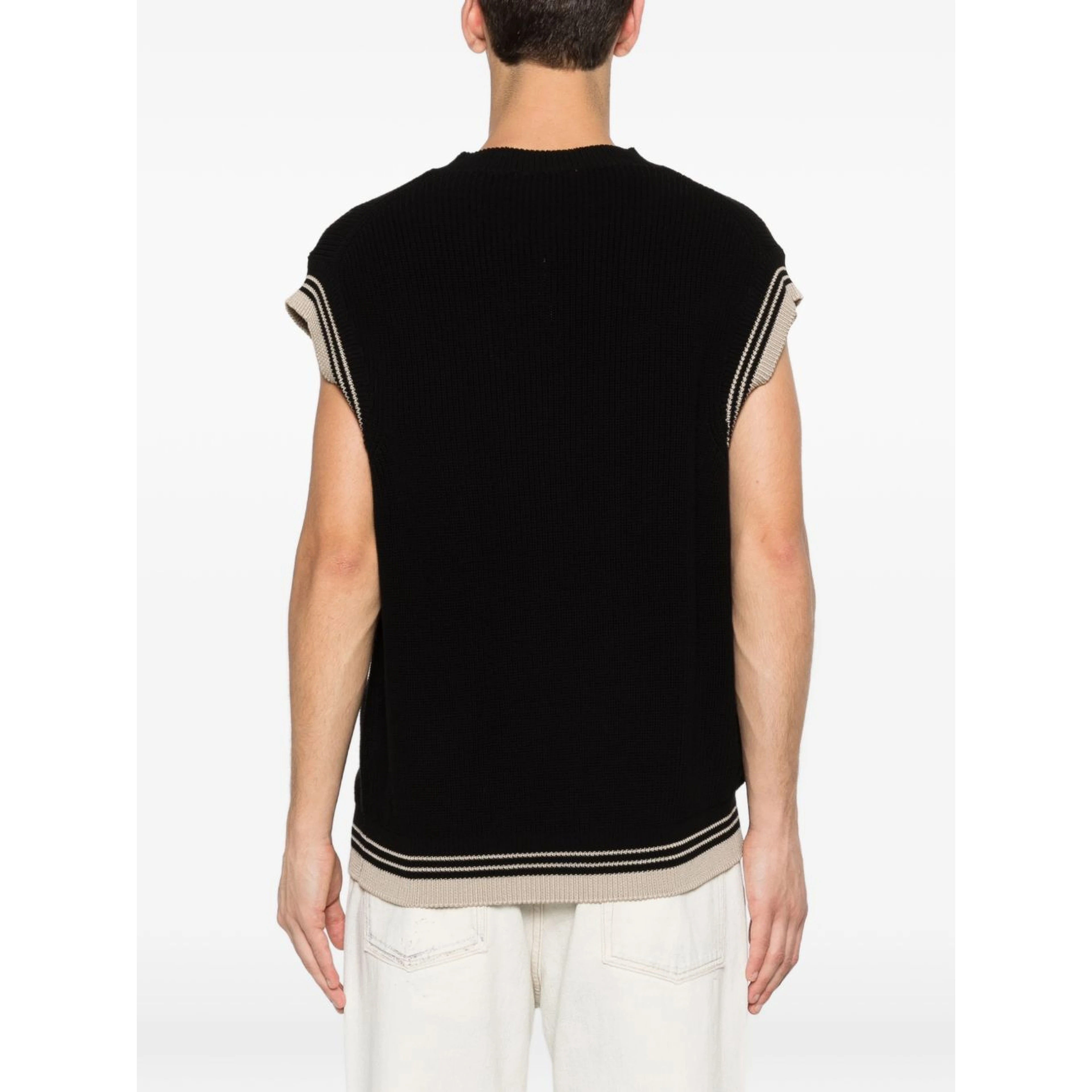 Amaranto Sweaters