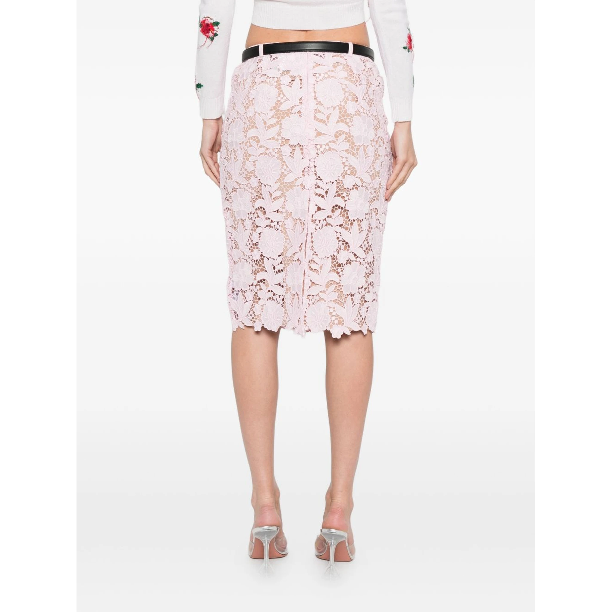 صورة ذاتية تنانير بيضاء