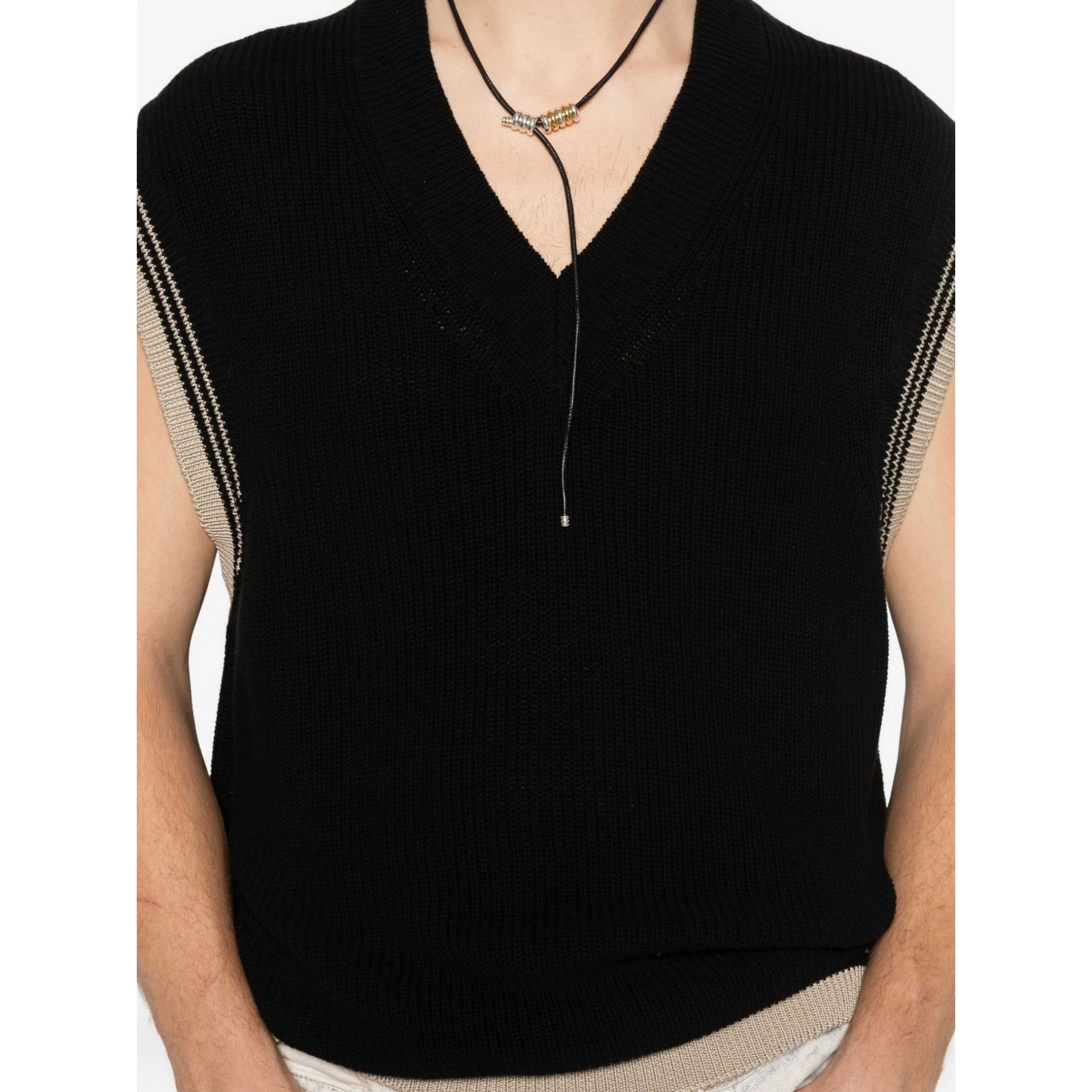 Amaranto Sweaters