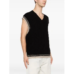 Amaranto Sweaters