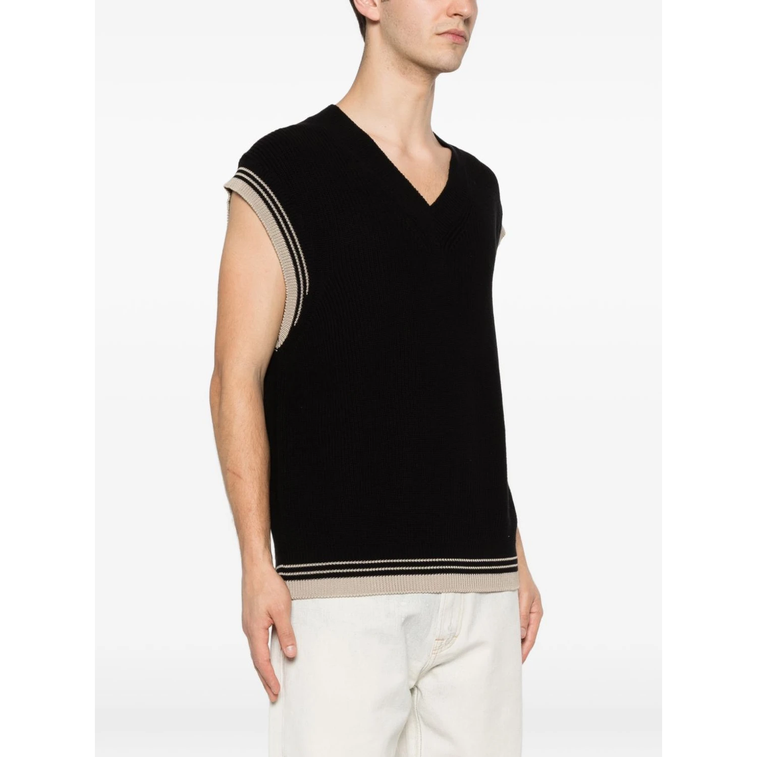 Amaranto Sweaters