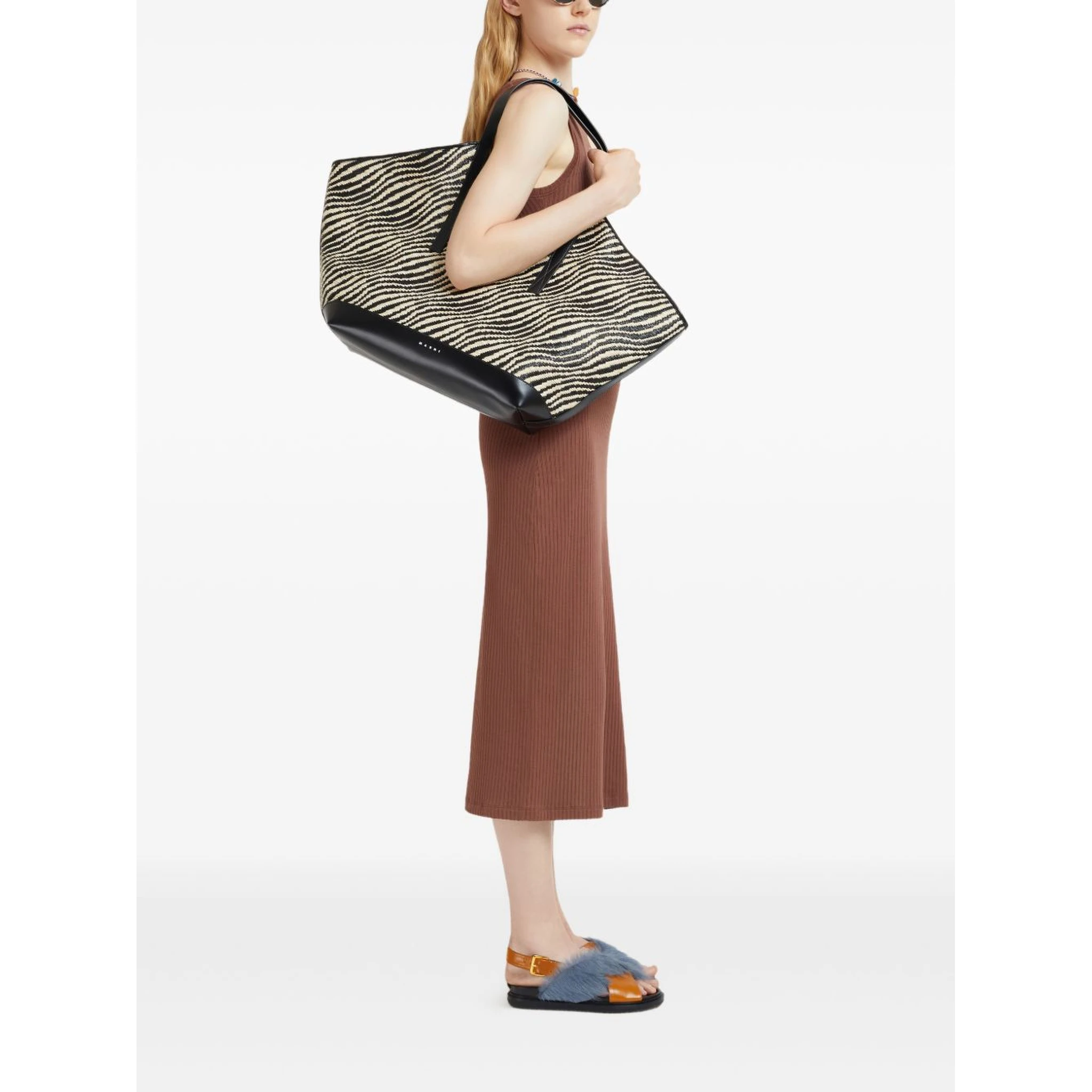 حقائب مارني.. أسود