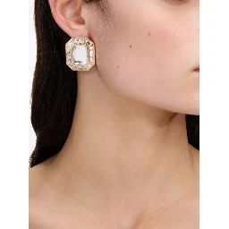 صورة ذاتية - مجوهرات ذهبية