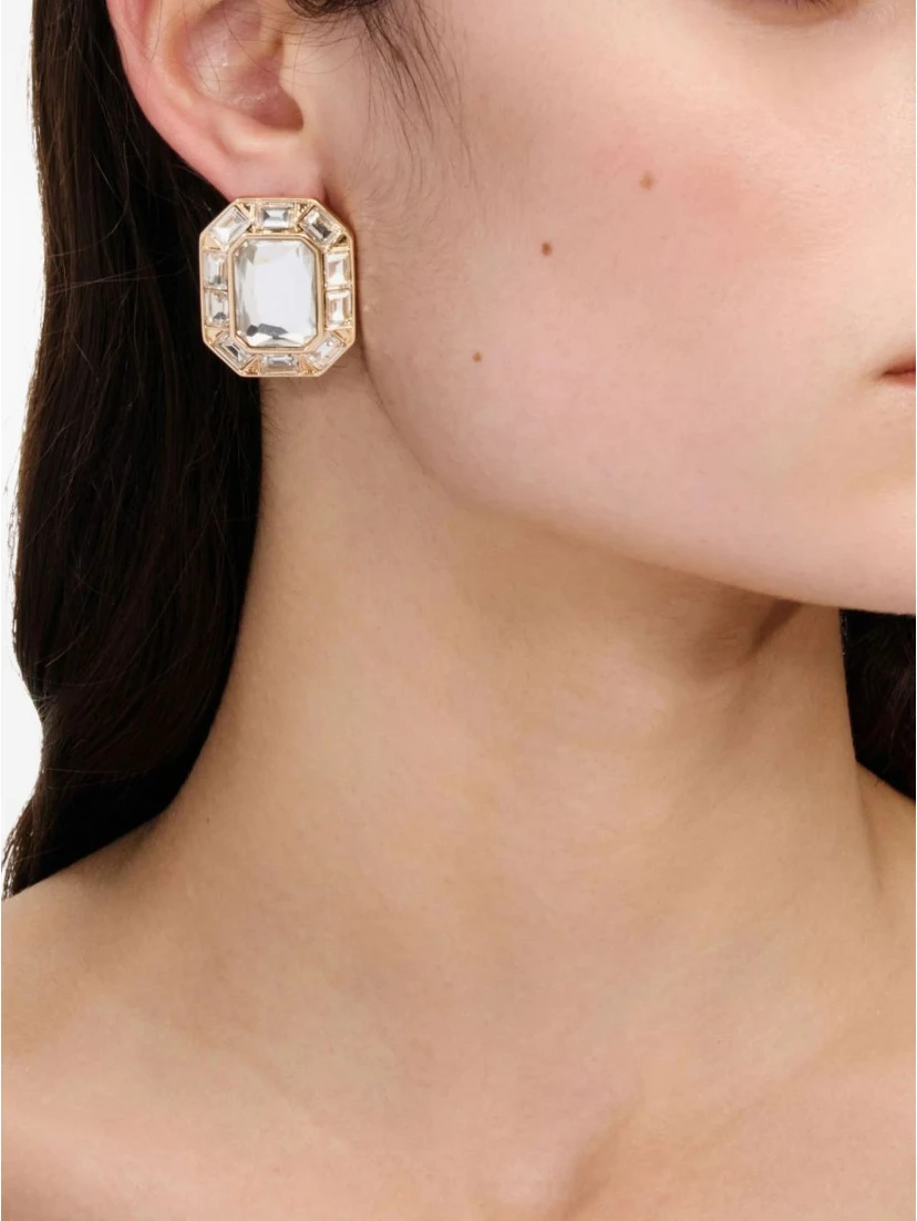 صورة ذاتية - مجوهرات ذهبية