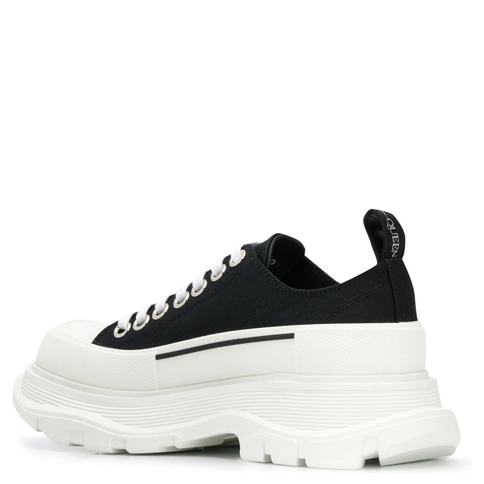 أحذية رياضية من ألكسندر ماكوين