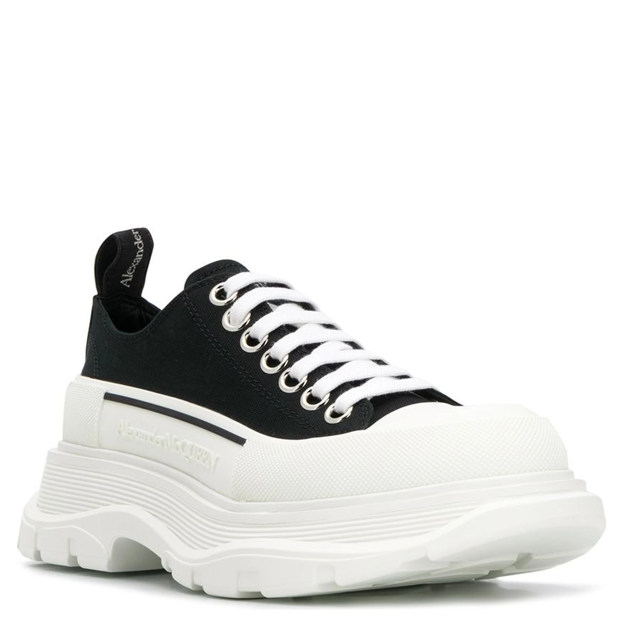 أحذية رياضية من ألكسندر ماكوين