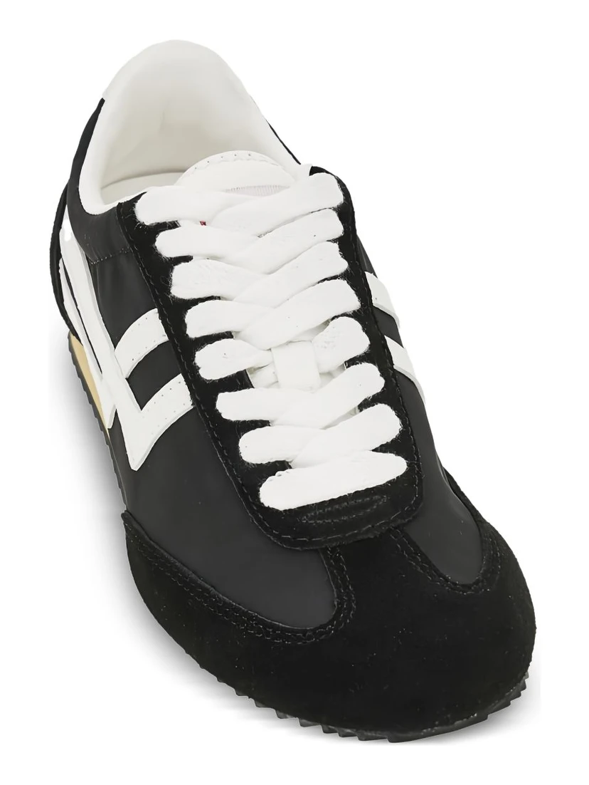 أحذية رياضية من بروكس 1949