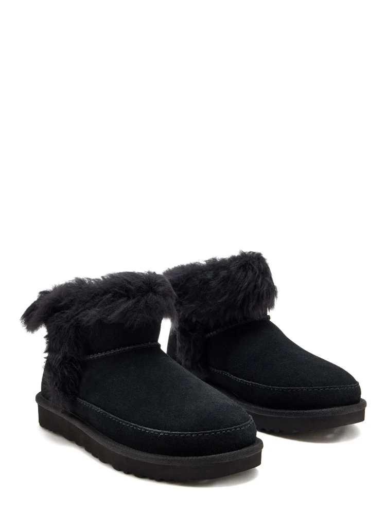 أحذية UGG سوداء alternative
