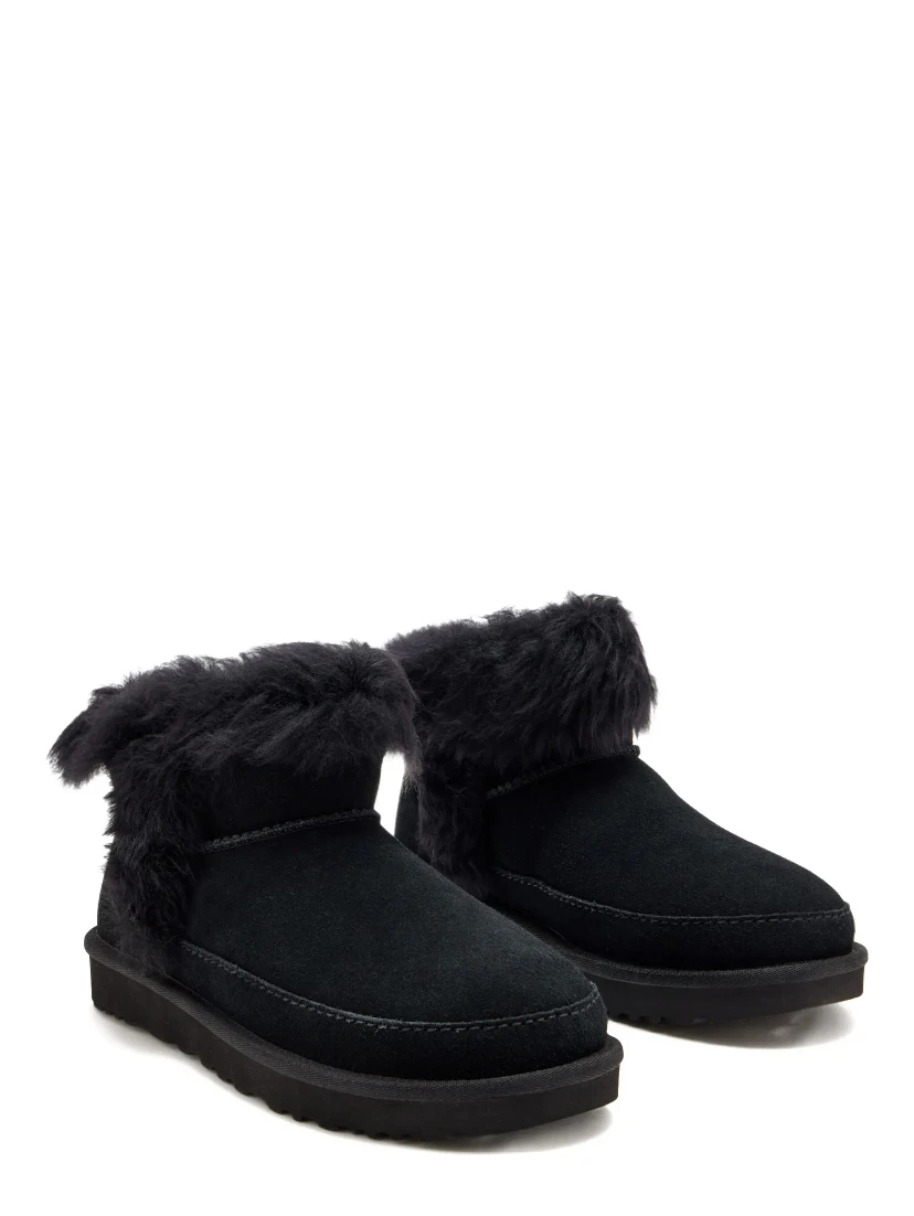 أحذية UGG سوداء