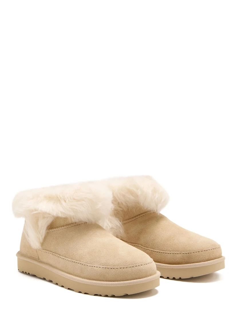 أحذية UGG بيج