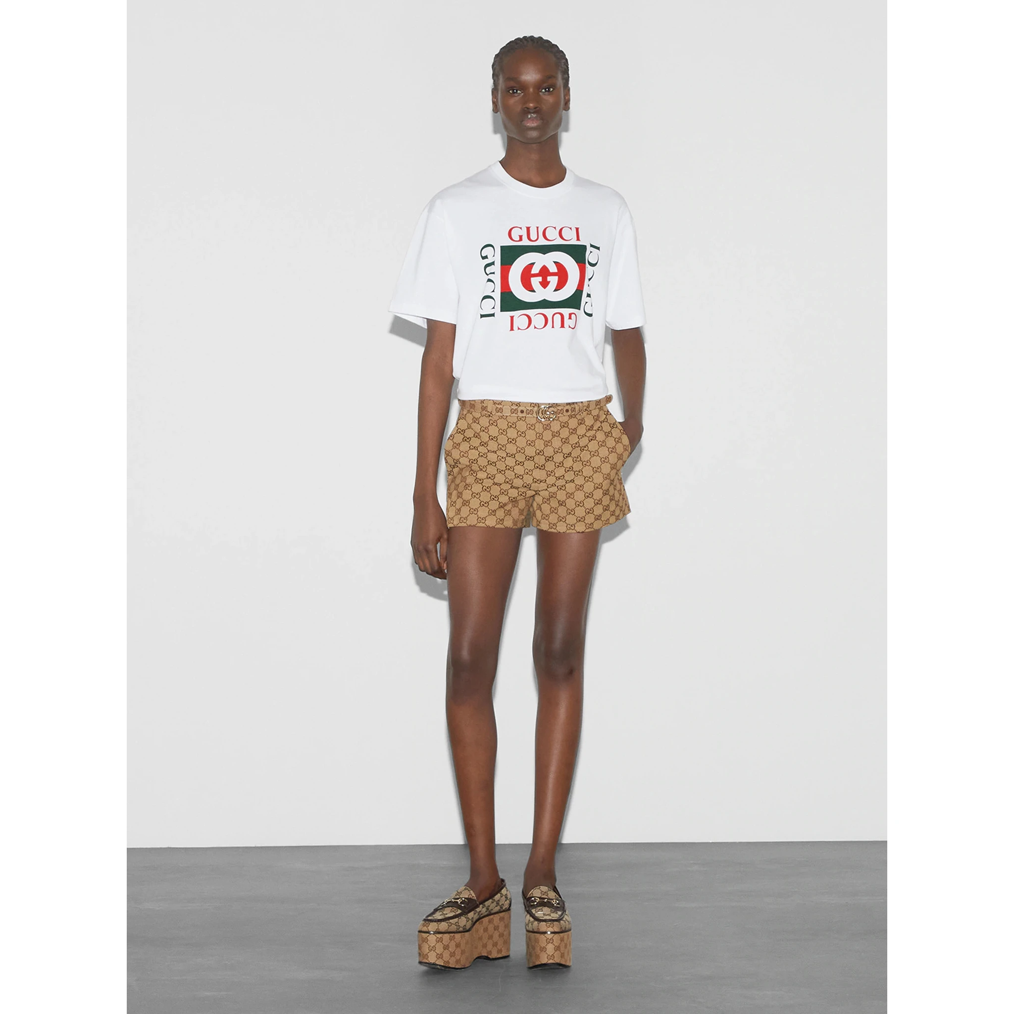 تيشيرتات وبولو بيضاء من غوتشي