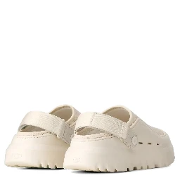 صندل أبيض من UGG