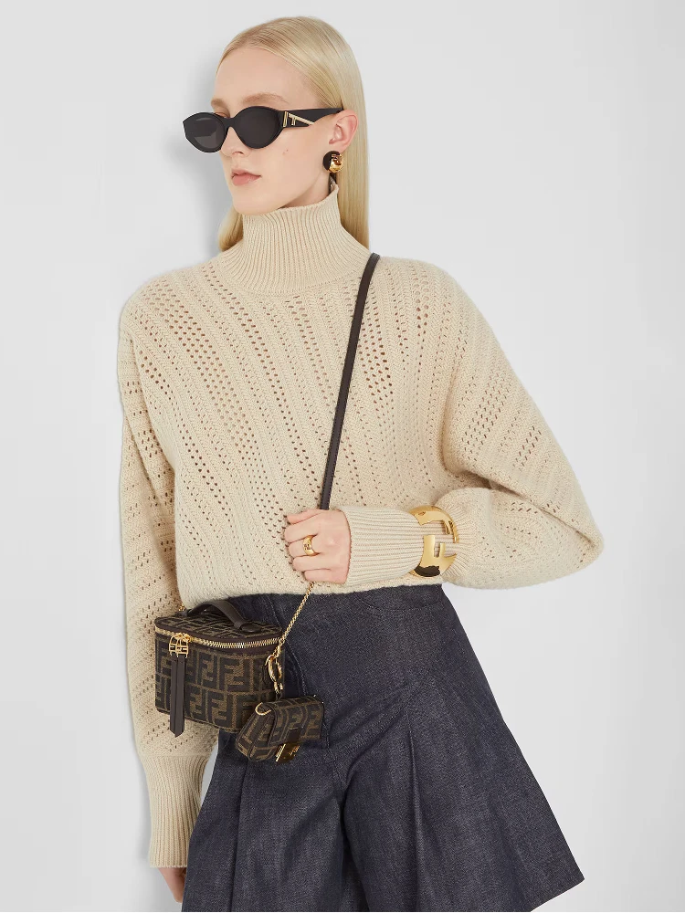 حقائب فندي.. بني alternative