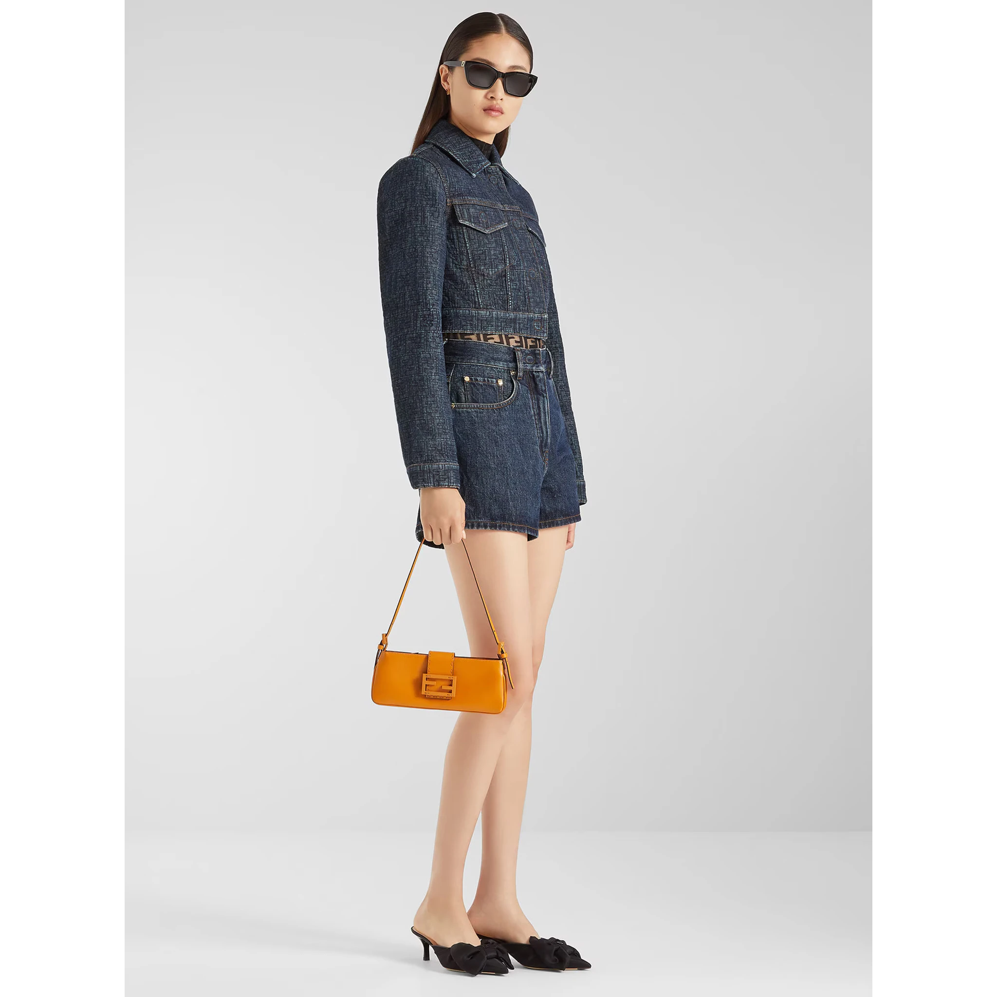 شورت فندي أزرق