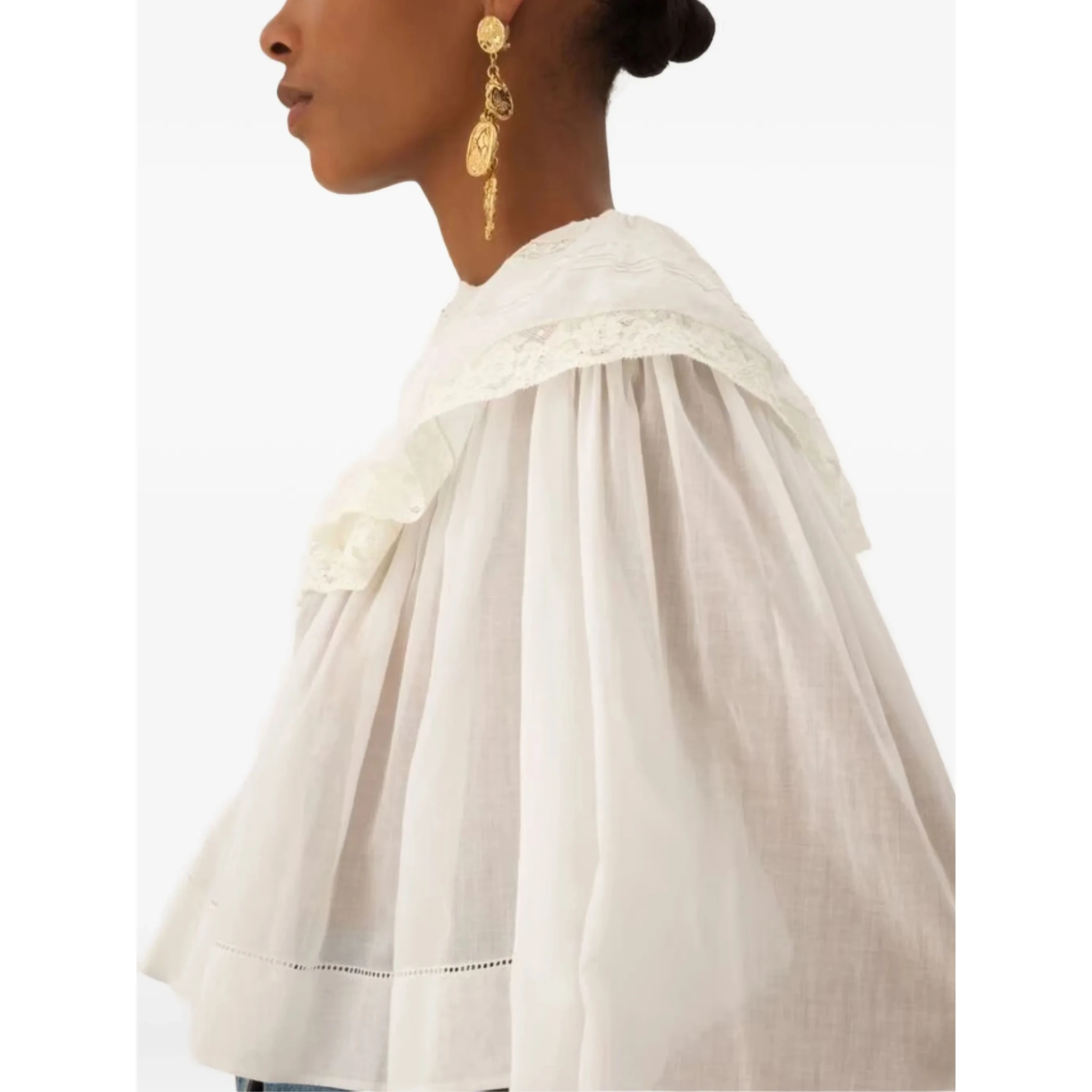 قمصان كلوي البيضاء