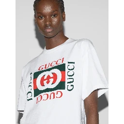 تيشيرتات وبولو بيضاء من غوتشي