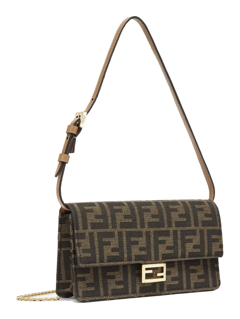 حقائب فندي.. بني