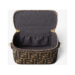 حقائب فندي.. بني