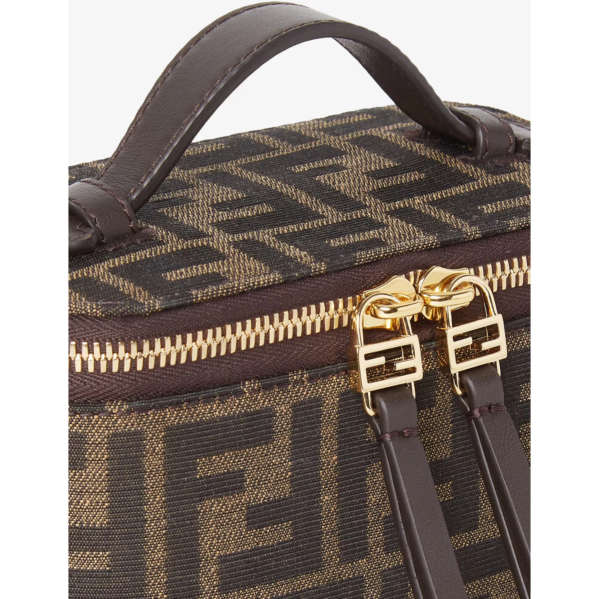 حقائب فندي.. بني