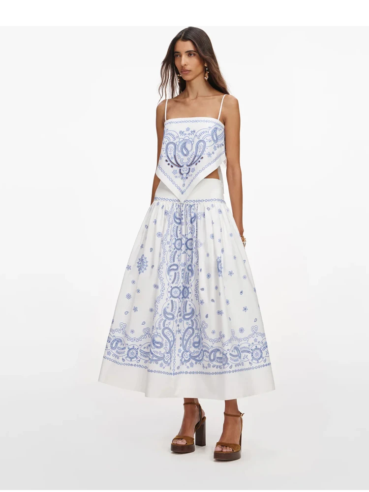 صورة ذاتية تنانير بيضاء alternative