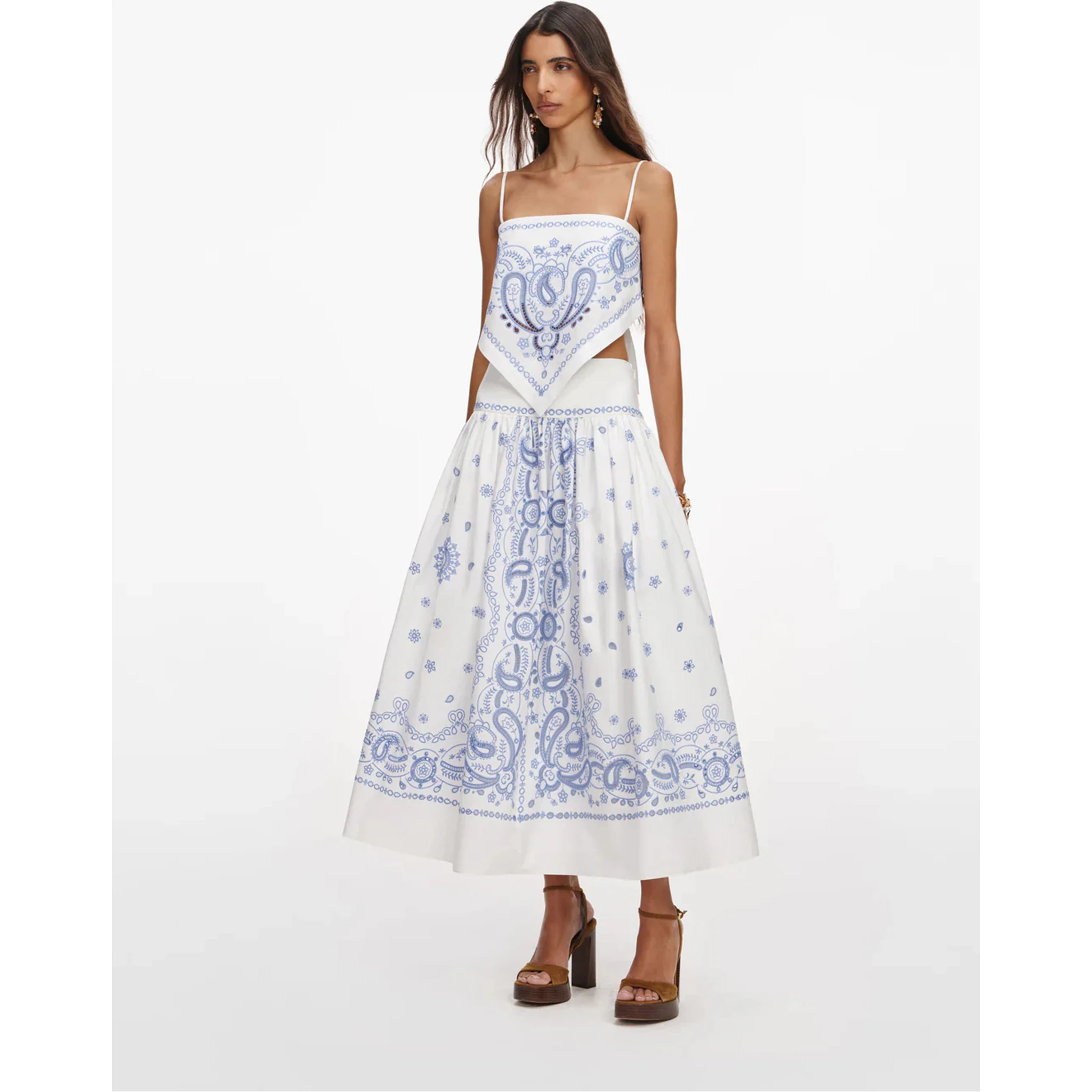 صورة ذاتية تنانير بيضاء