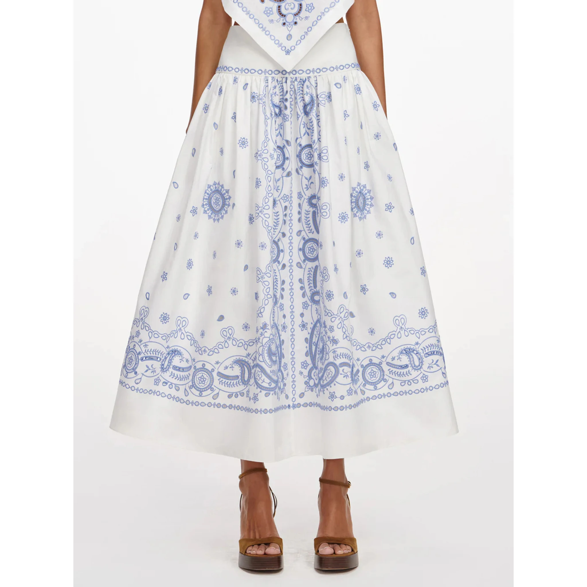 صورة ذاتية تنانير بيضاء