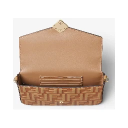 حقائب فندي.. بني