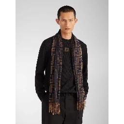 أوشحة فندي بنية اللون