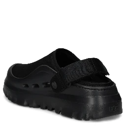 صندل UGG أسود