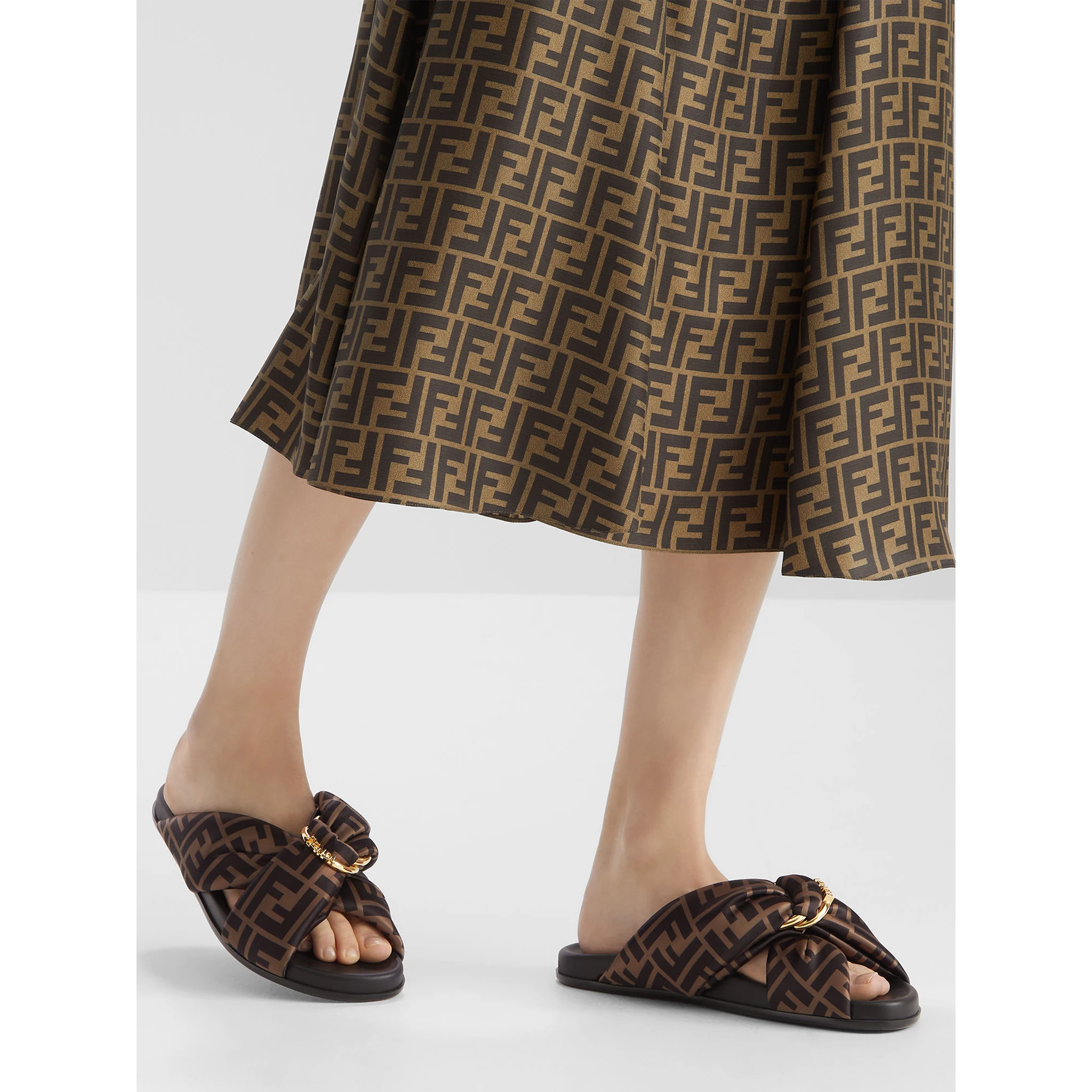 صندل فندي بني