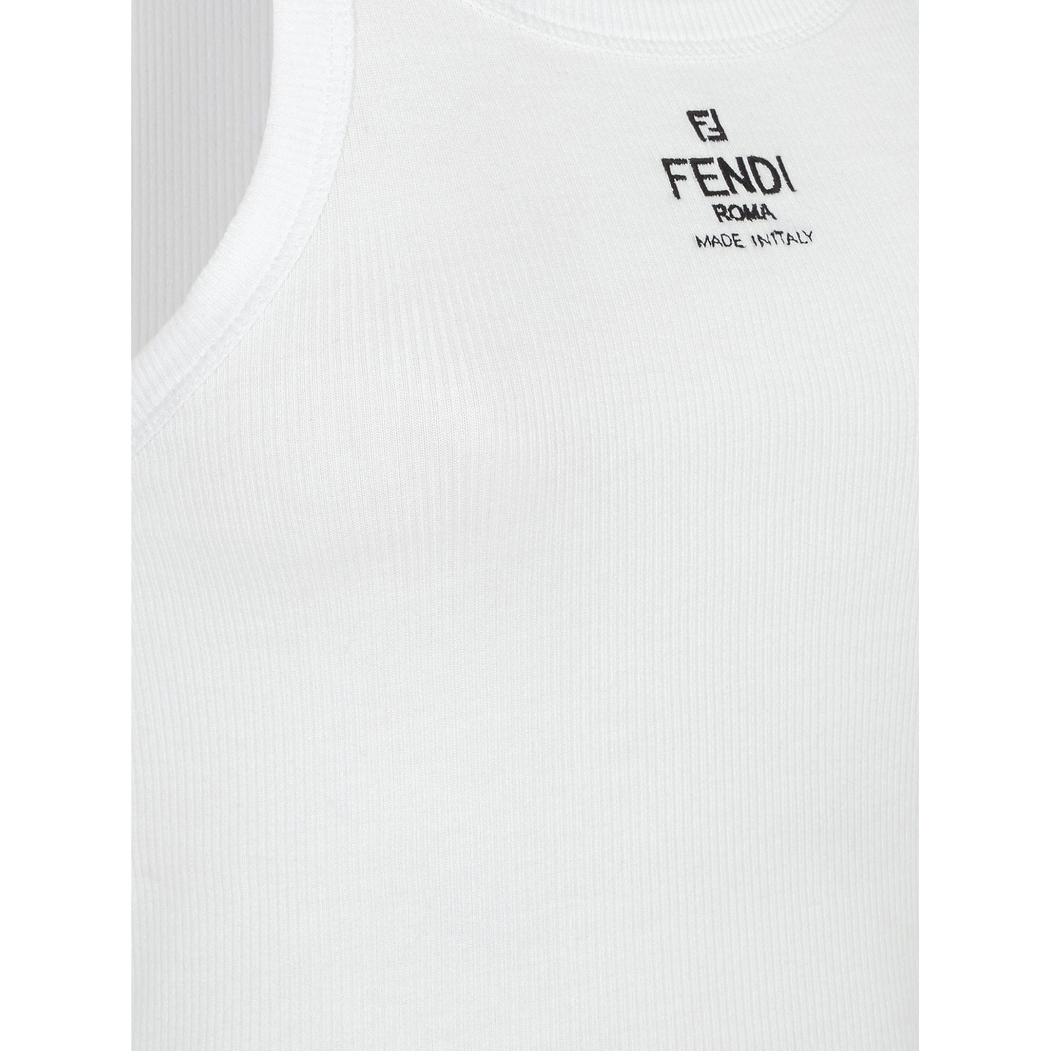 بلوزة فندي بيضاء