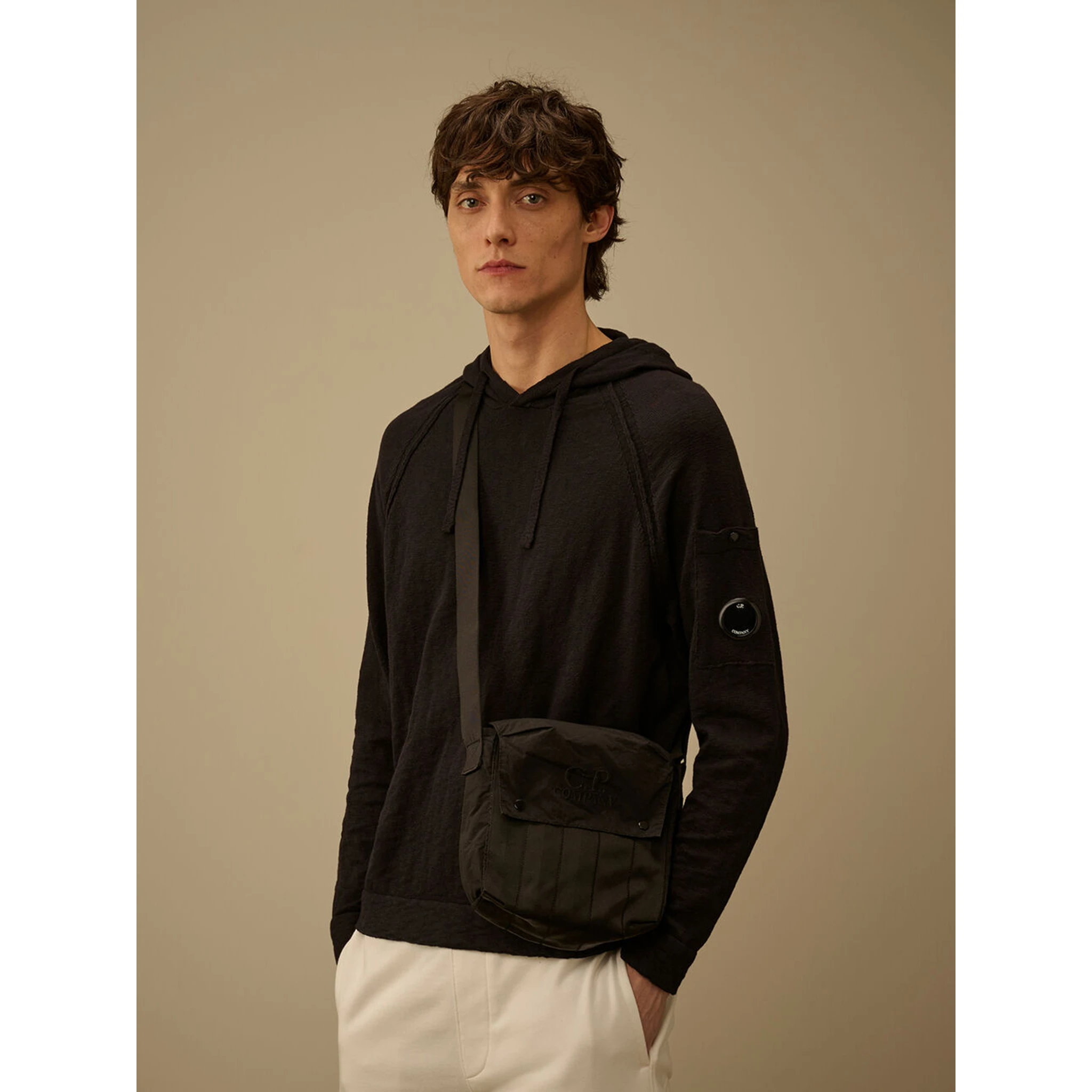 حقائب شركة سي بي.. أسود