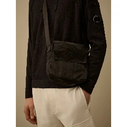 حقائب شركة سي بي.. أسود