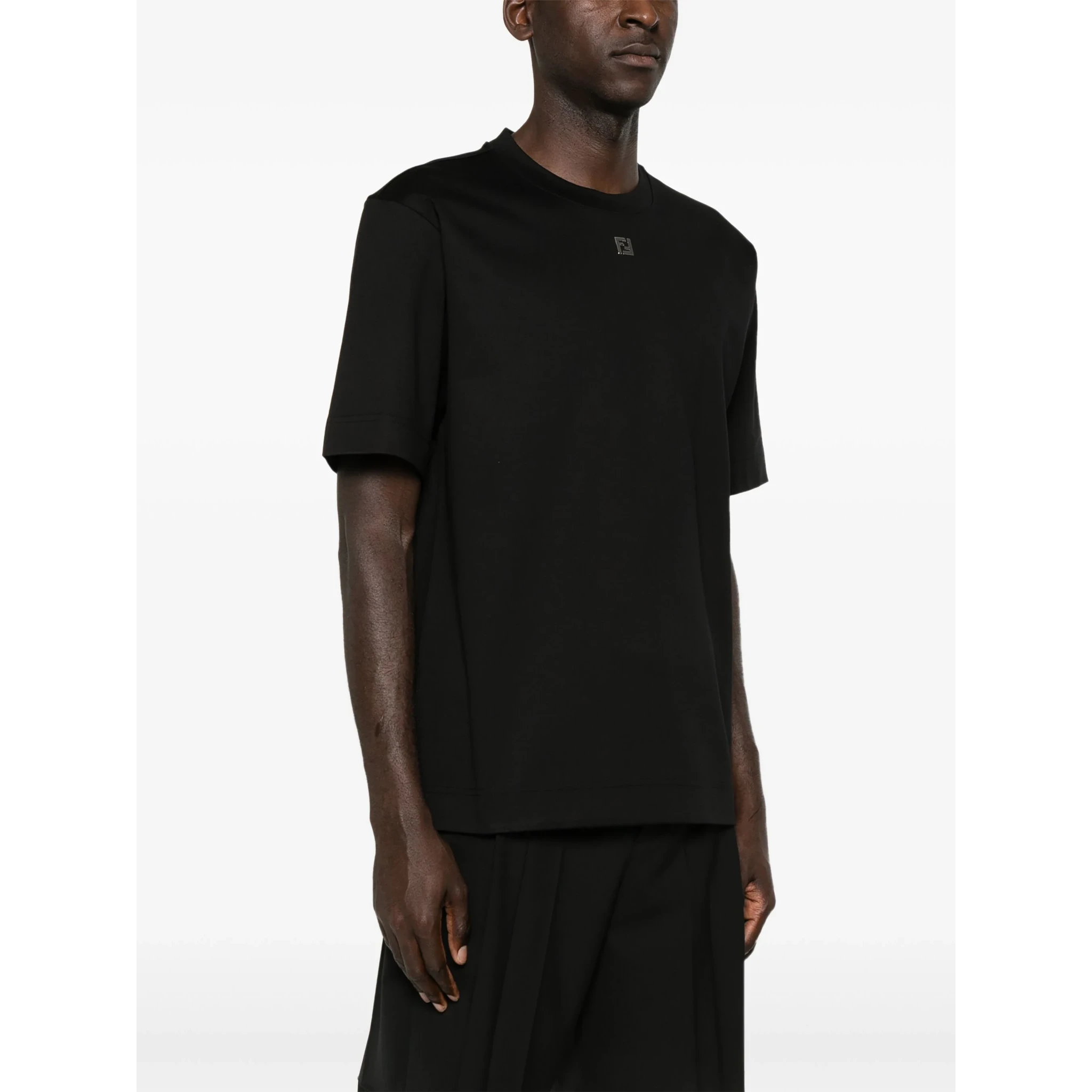 تيشيرتات وبولو من فندي باللون الأسود