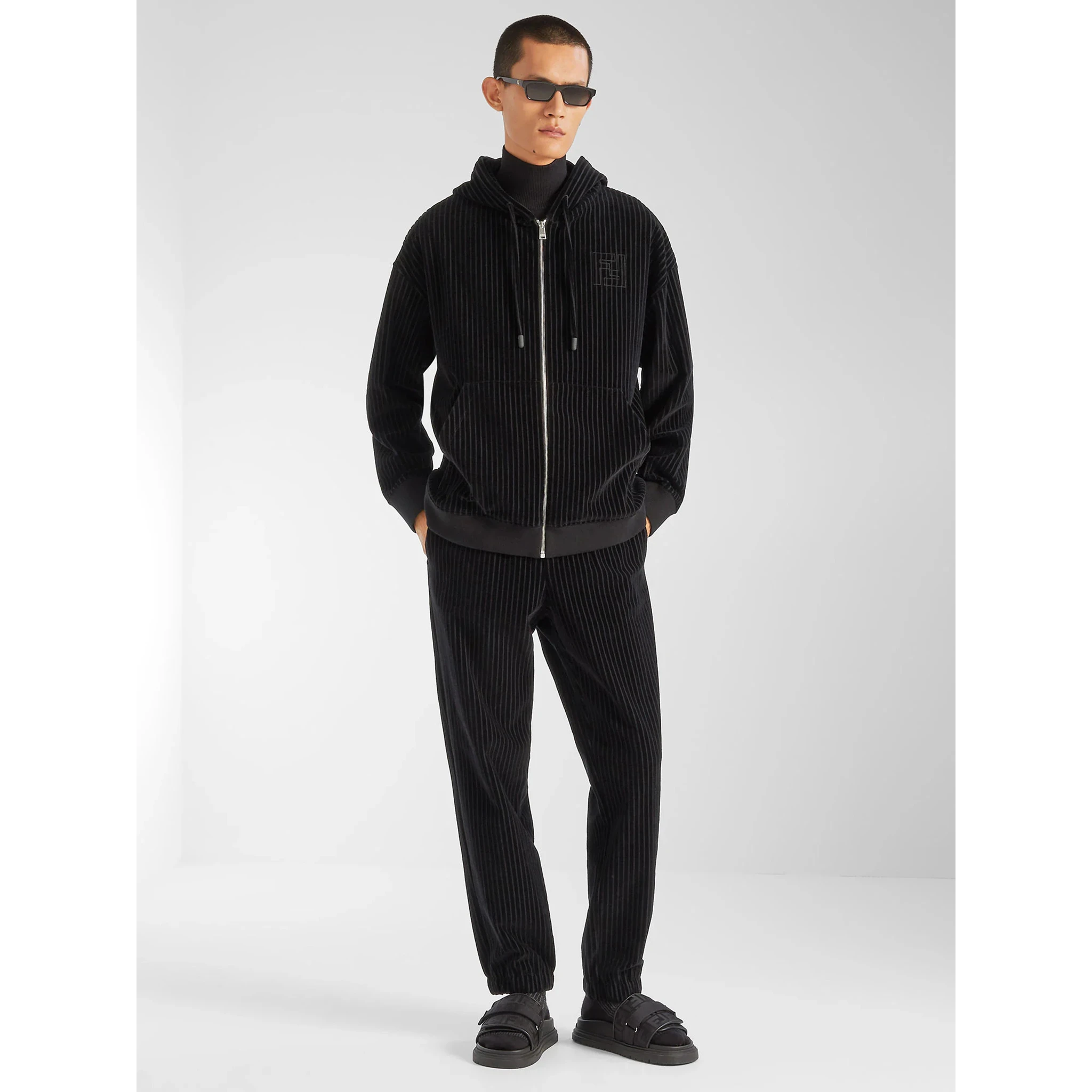 حذاء فندي مسطح أسود