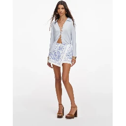 صورة ذاتية تنانير بيضاء