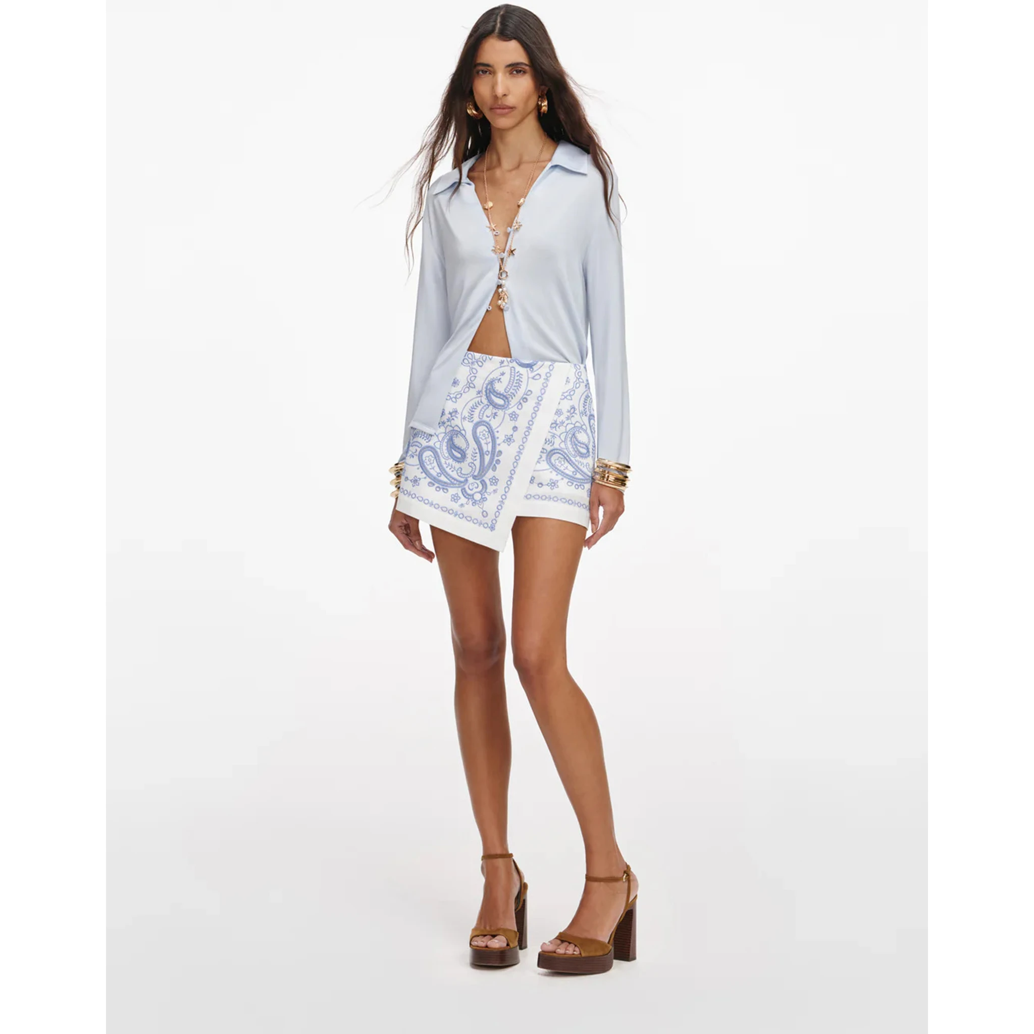 صورة ذاتية تنانير بيضاء