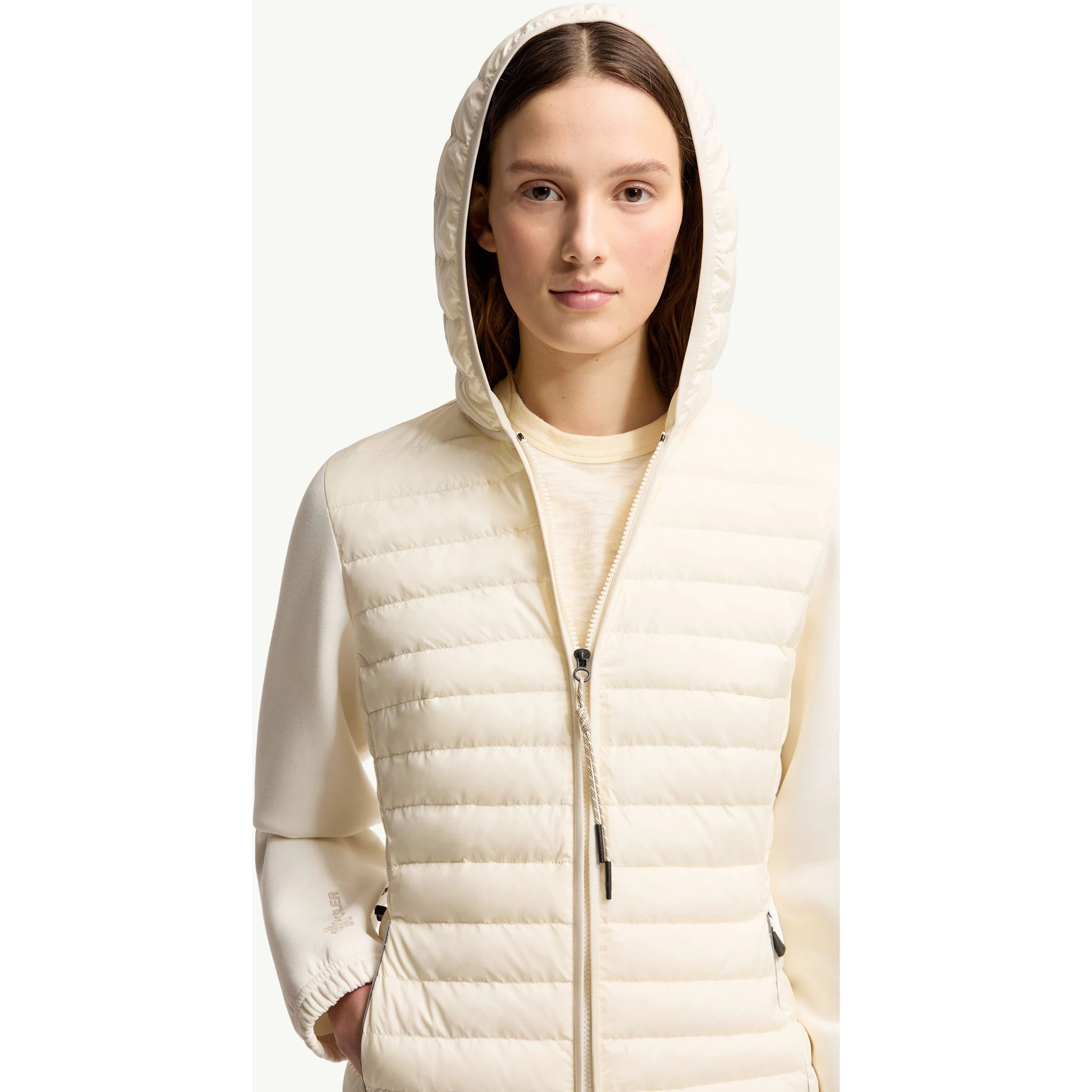 كنزات مونكلير بيضاء