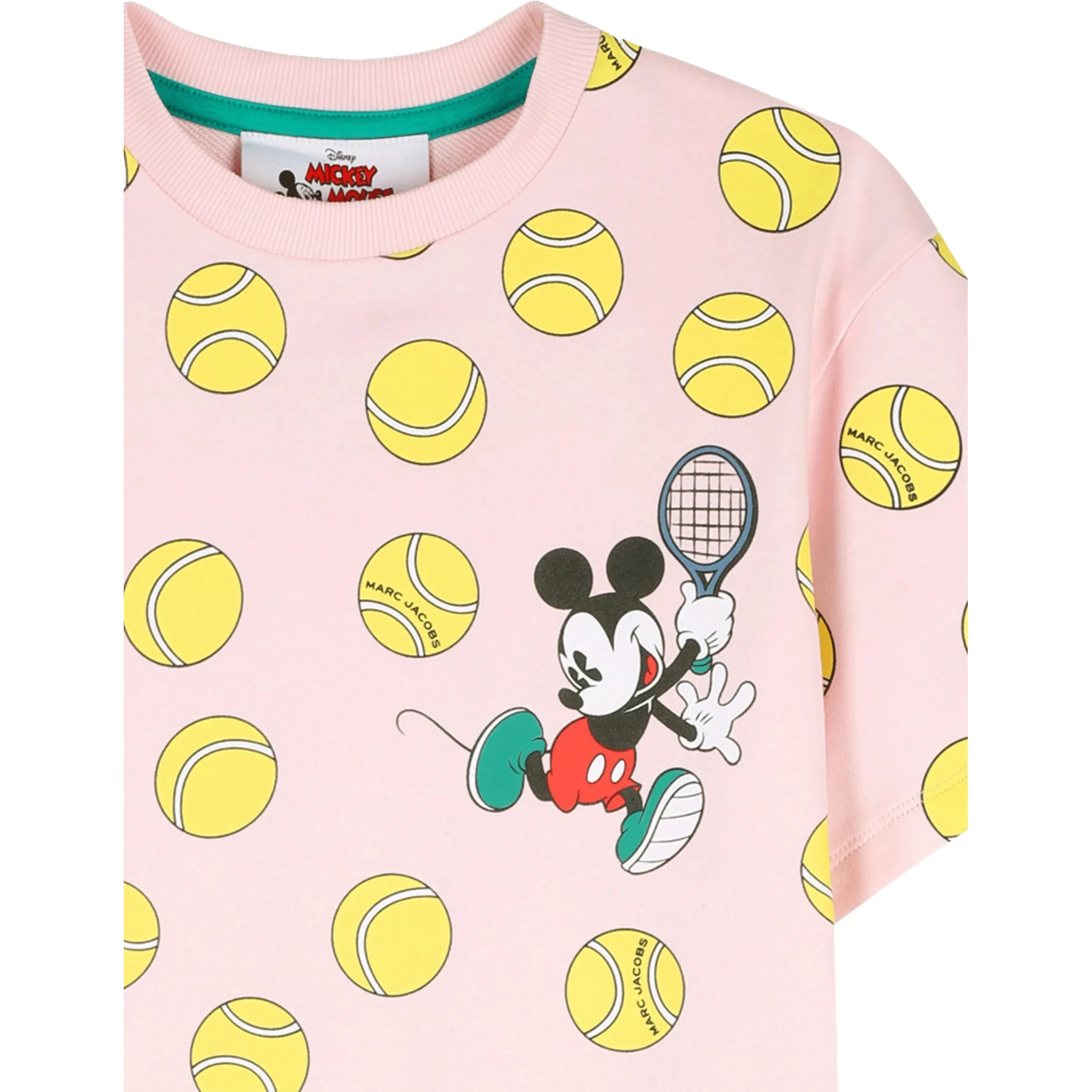 فساتين مارك جاكوبس باللون الوردي