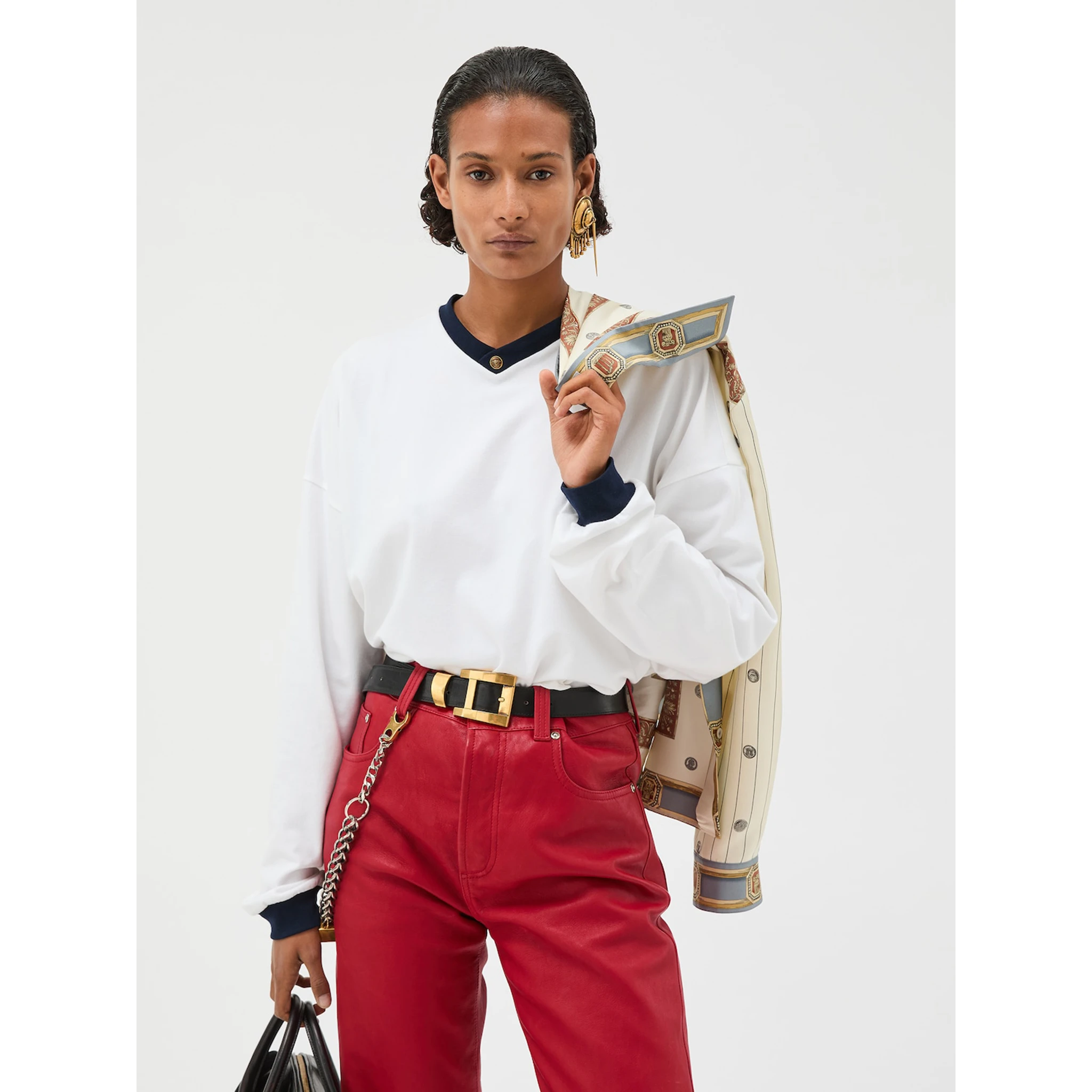 تيشيرتات وبولو من فرزاتشي باللون الأبيض