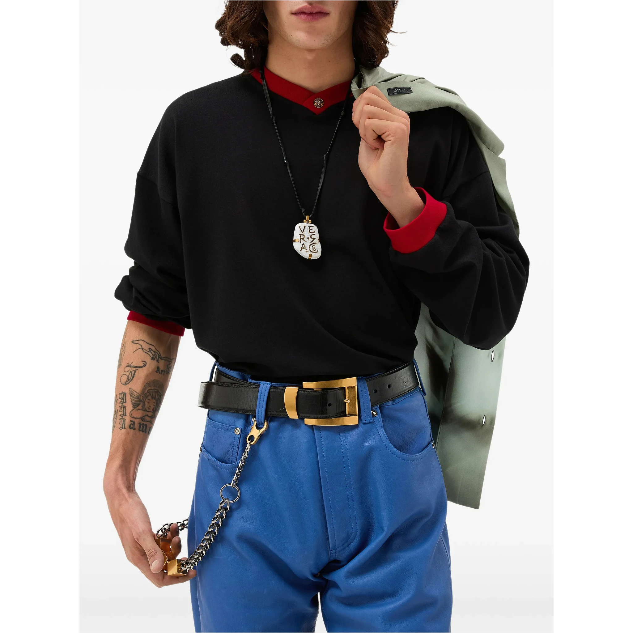 تيشيرتات وبولو من فرزاتشي باللون الأسود