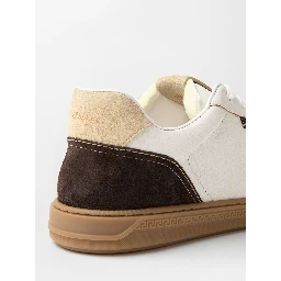 حذاء رياضي أبيض من فرزاتشي