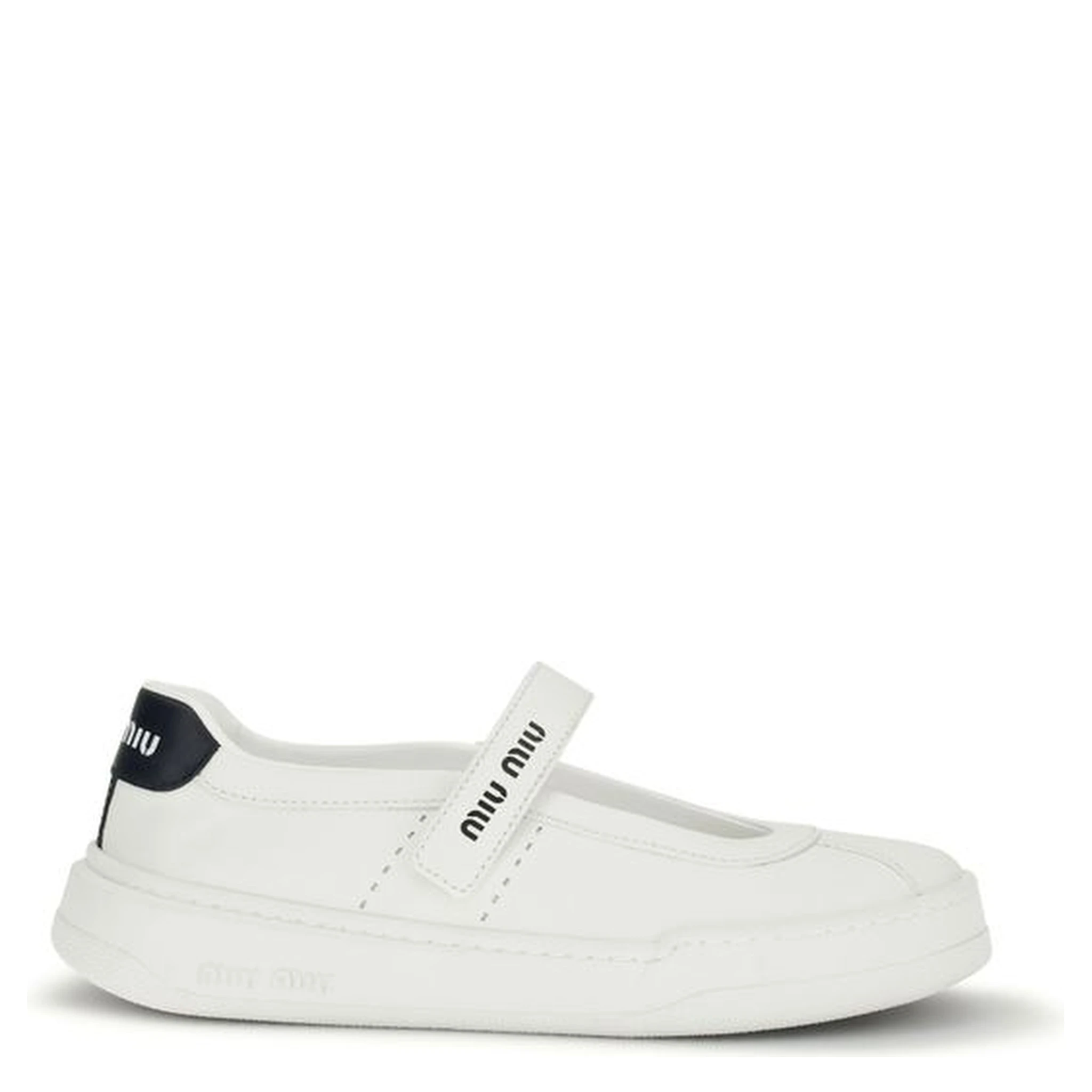 حذاء باليه مسطح من جلد العجل الأبيض من بوس توروس