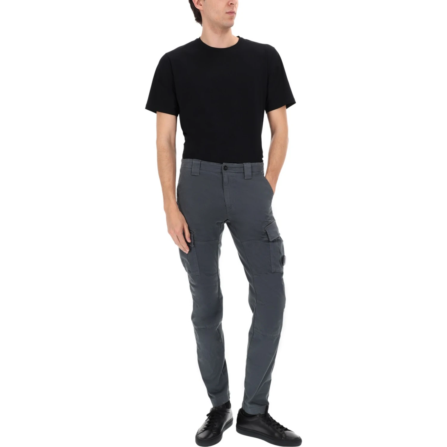 PANTALONE CARGO CON PATCH LOGO