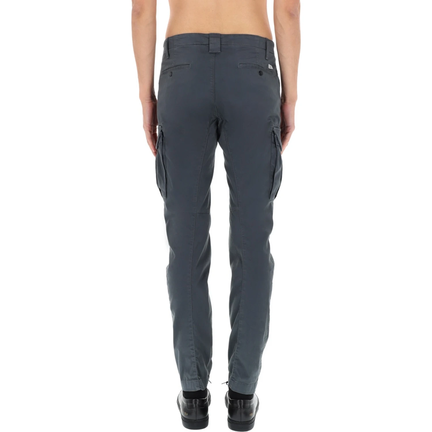 PANTALONE CARGO CON PATCH LOGO
