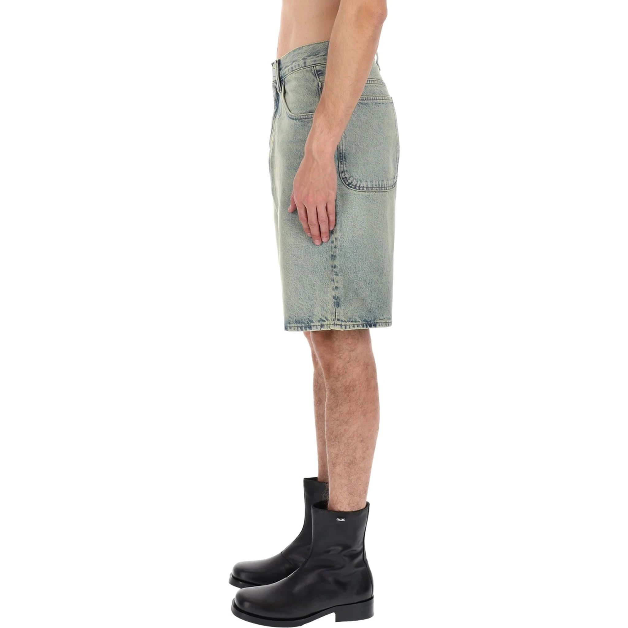 SHORTS IN DENIM