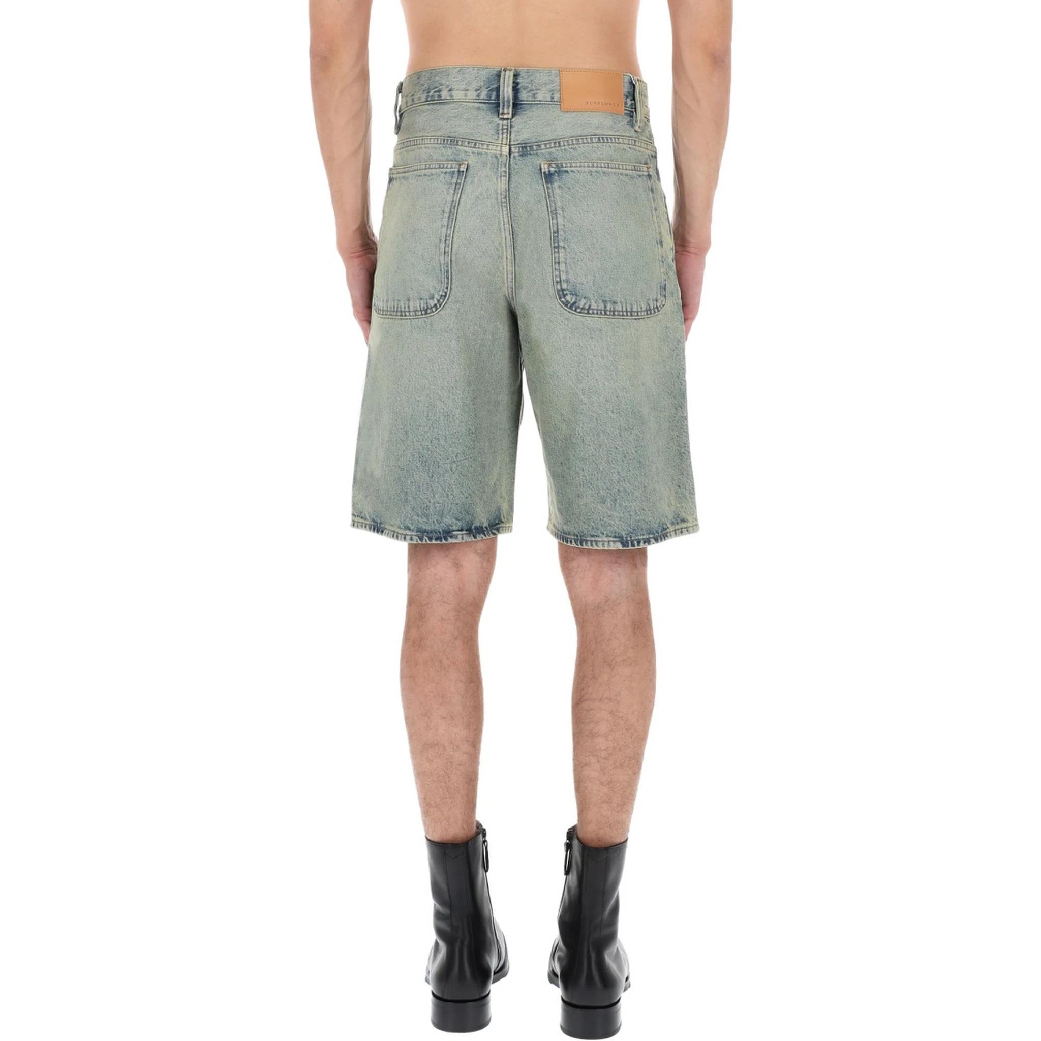 SHORTS IN DENIM