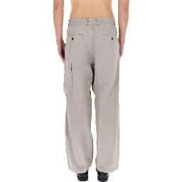 PANTALONE CARGO CON PATCH LOGO