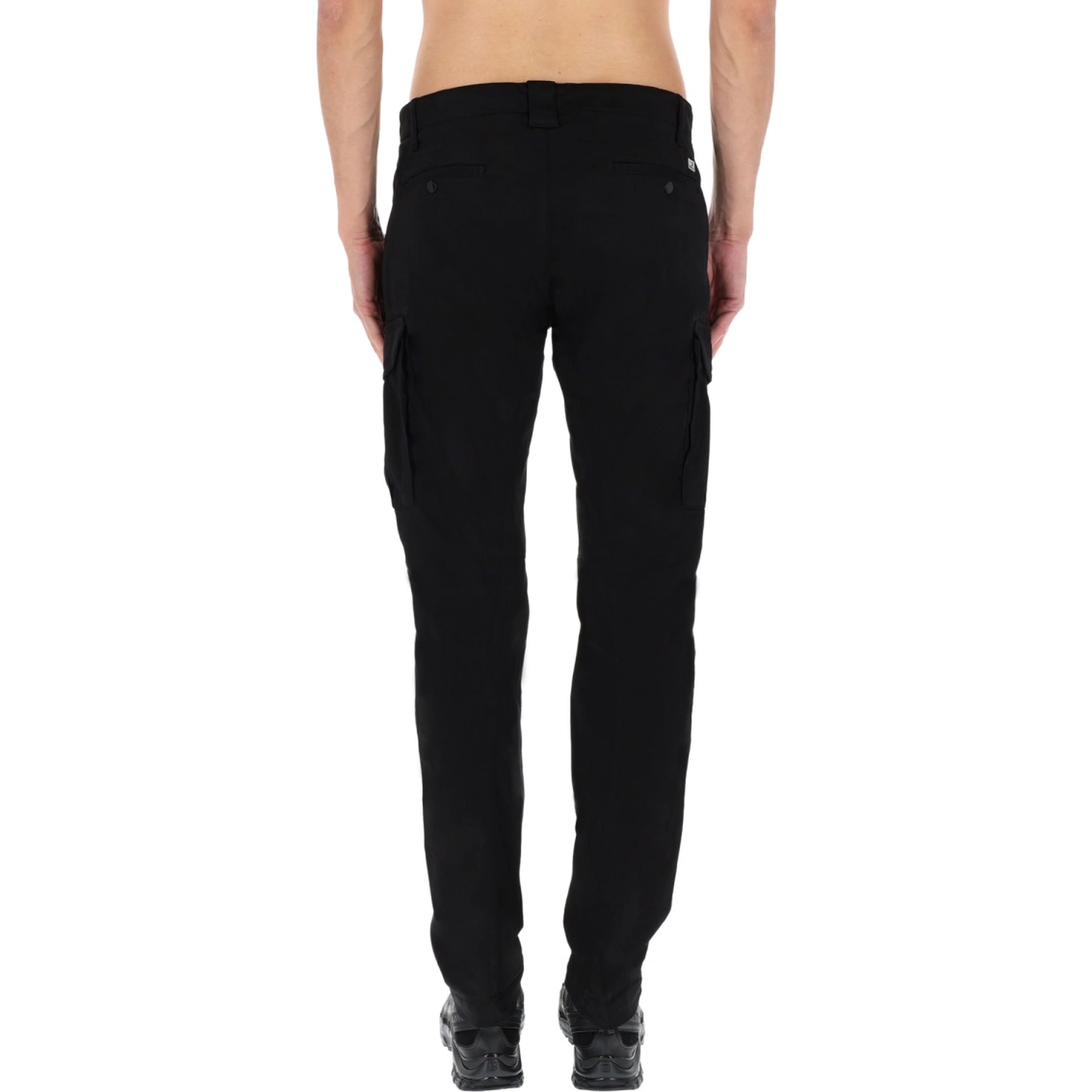 PANTALONE CARGO CON PATCH LOGO