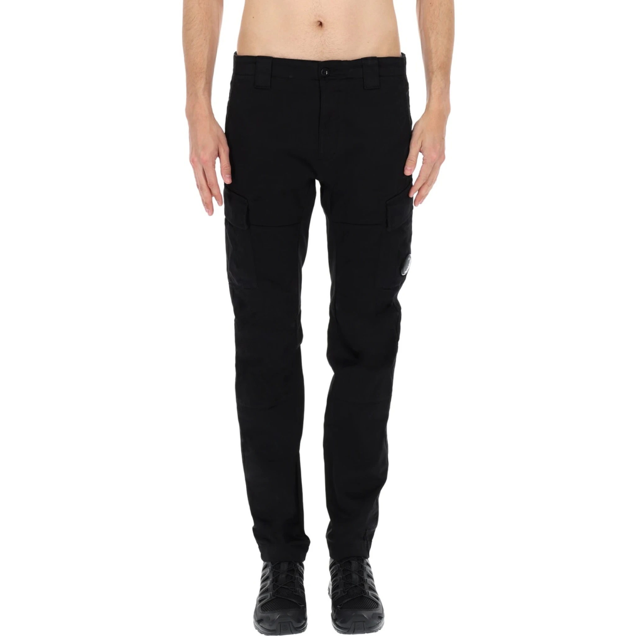 PANTALONE CARGO CON PATCH LOGO
